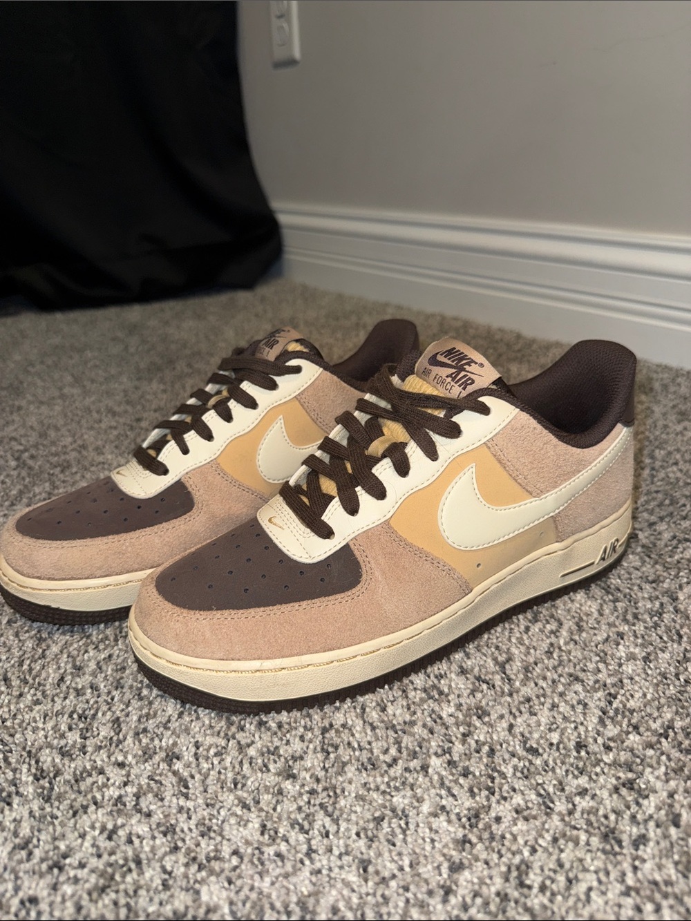 Nike Low-Top Sneakers — Brown, Cream, Tan